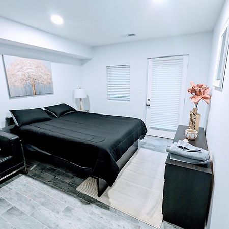 Luxurious 3 Bedroom Apt With A Beautiful Balcony Washington Bilik gambar