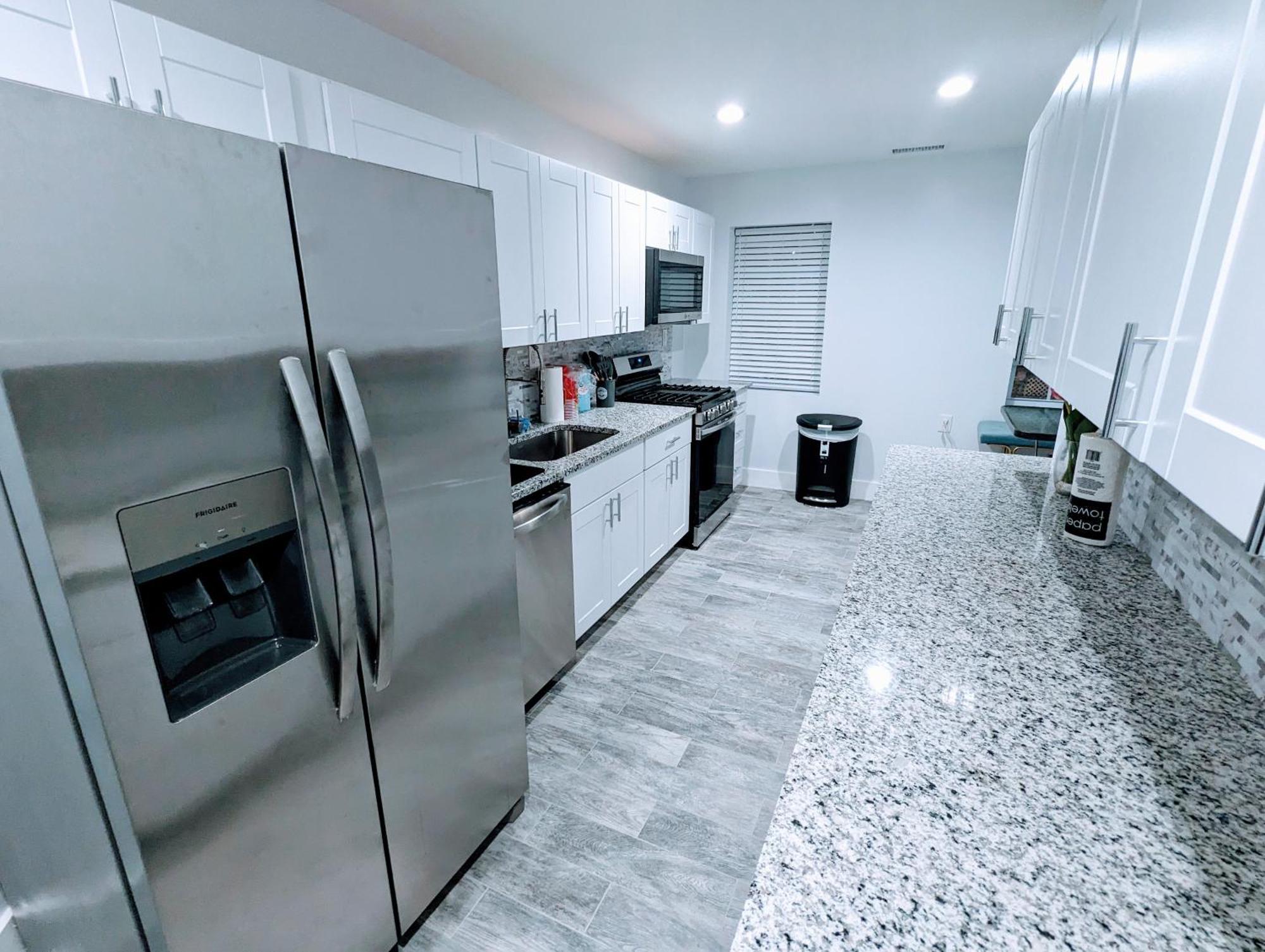 Luxurious 3 Bedroom Apt With A Beautiful Balcony Washington Bilik gambar