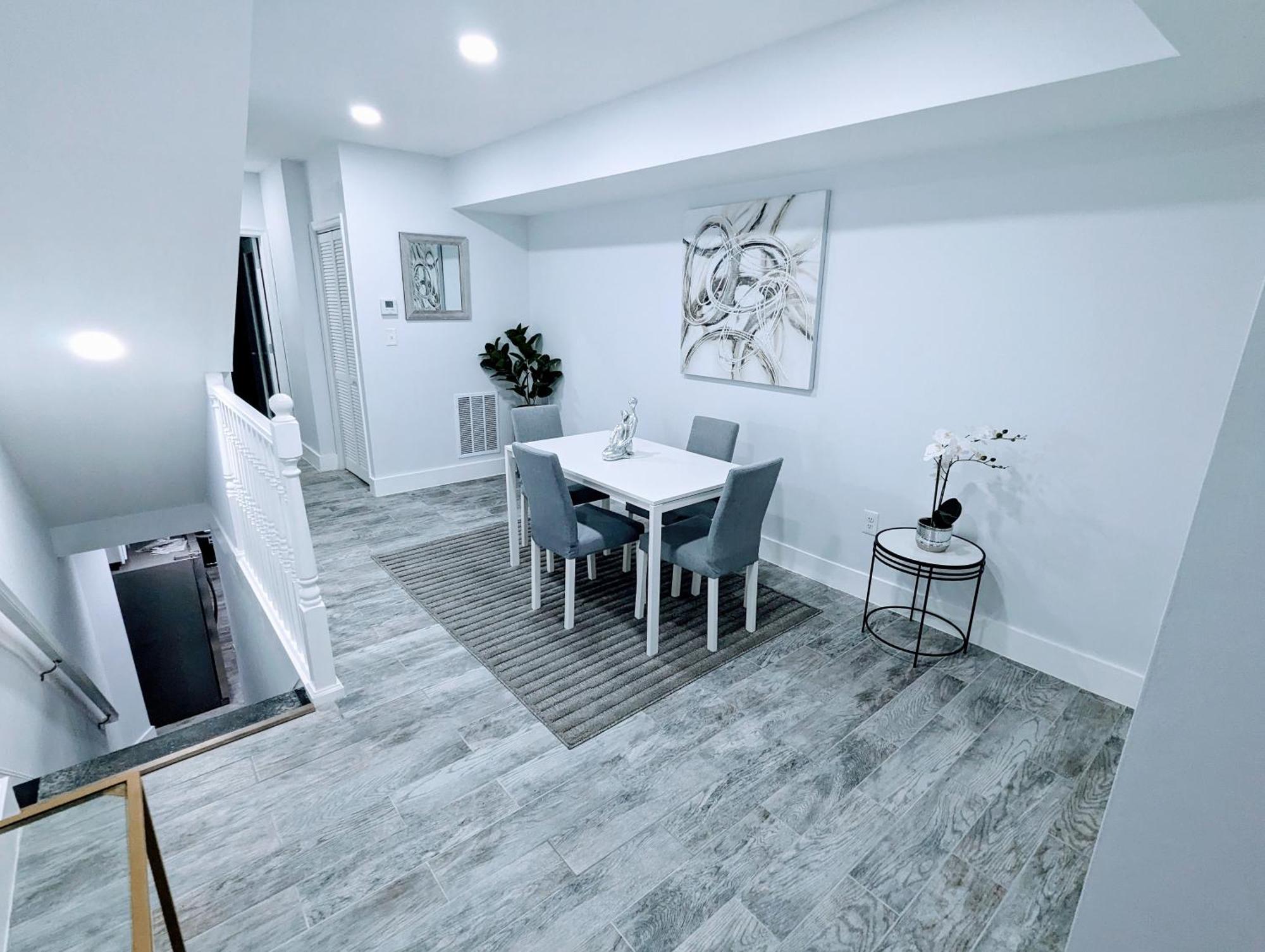 Luxurious 3 Bedroom Apt With A Beautiful Balcony Washington Bilik gambar
