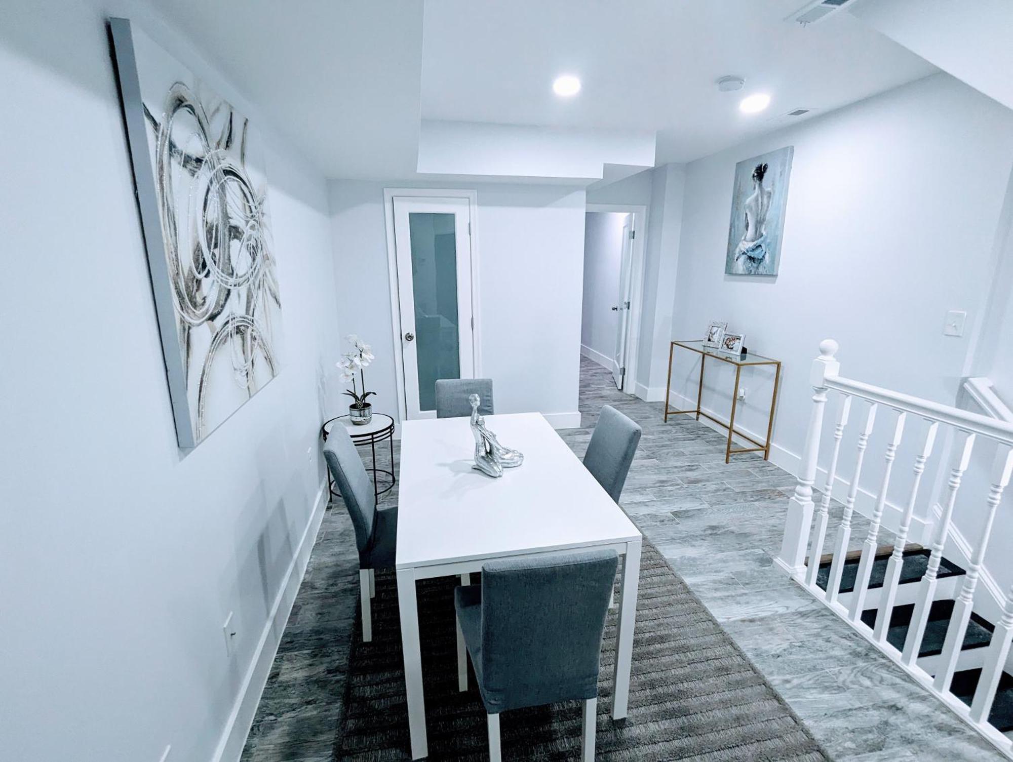 Luxurious 3 Bedroom Apt With A Beautiful Balcony Washington Bilik gambar