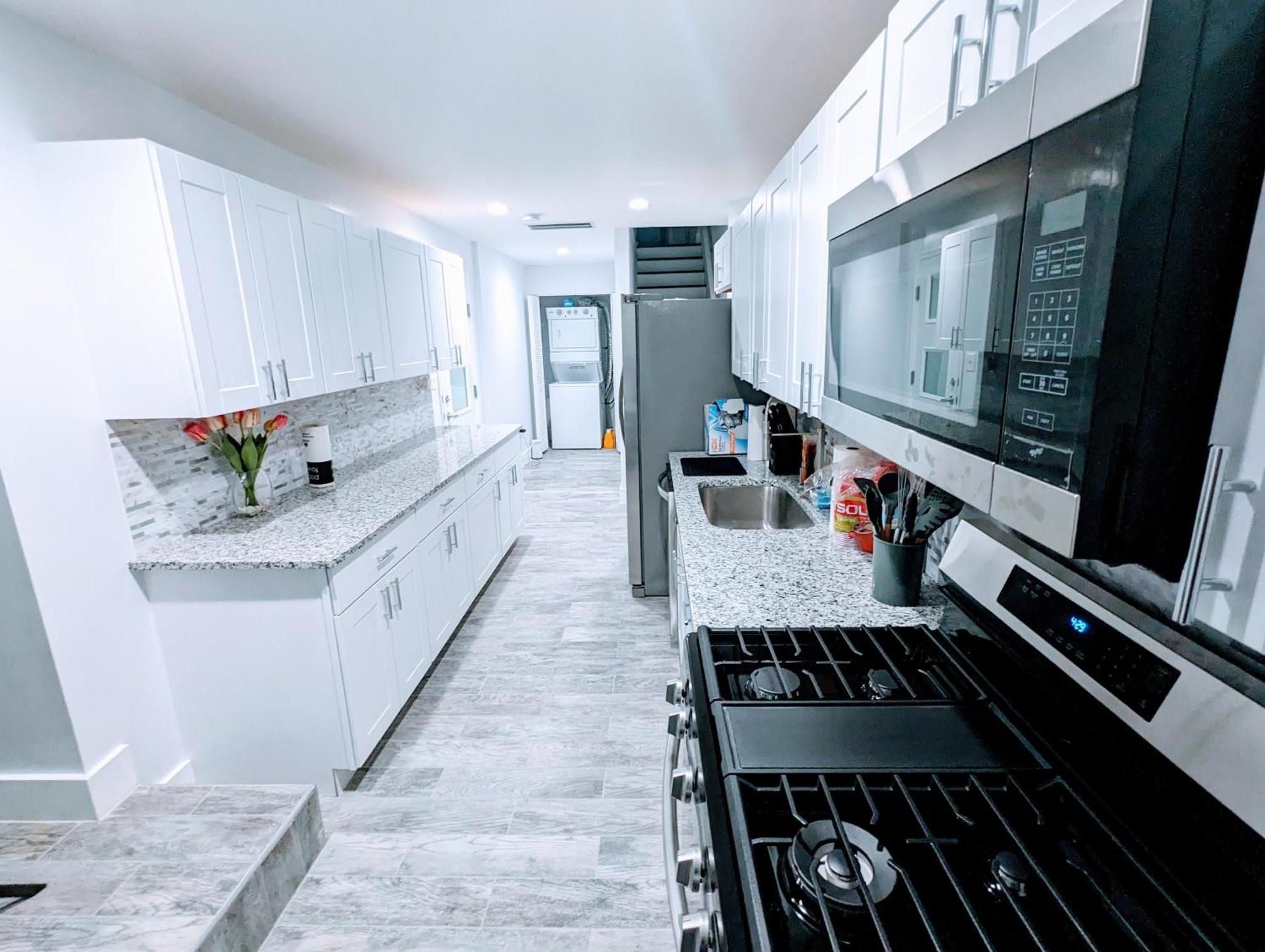 Luxurious 3 Bedroom Apt With A Beautiful Balcony Washington Bilik gambar